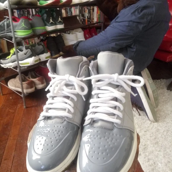 Jordan Retro 1 - Picture 2 of 12